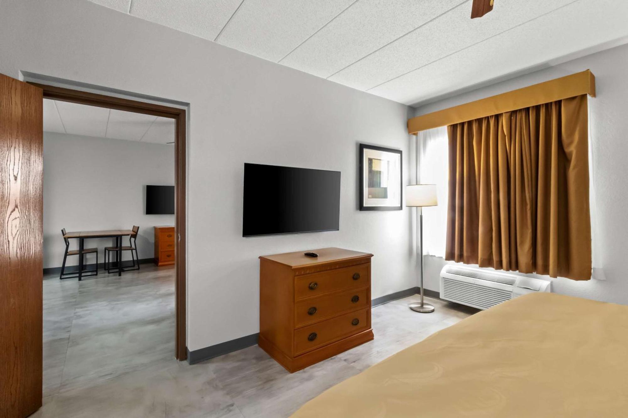 Quality Inn & Suites Cvg Airport Erlanger Exterior photo